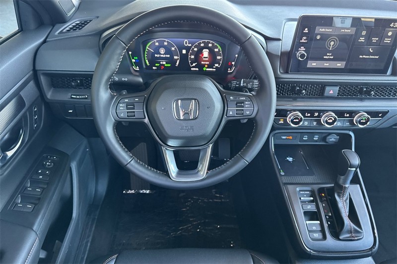 Honda CR-V Hybrid Vehicle Full-screen Gallery Image 11