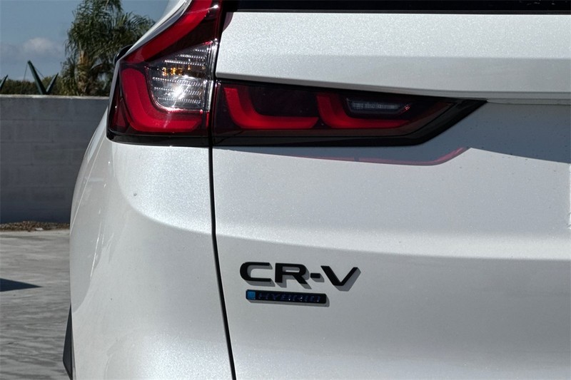 Honda CR-V Hybrid Vehicle Full-screen Gallery Image 06