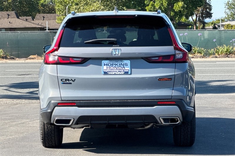 Honda CR-V Hybrid Vehicle Full-screen Gallery Image 05