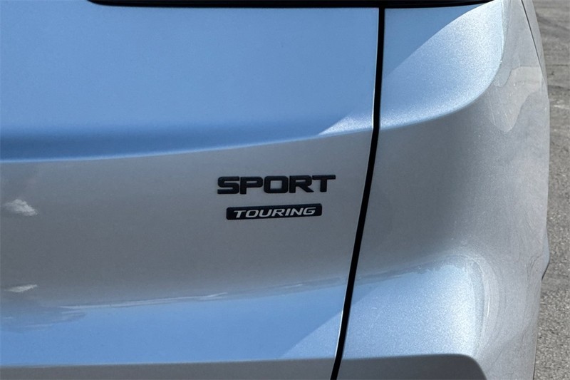 Honda CR-V Hybrid Vehicle Full-screen Gallery Image 06