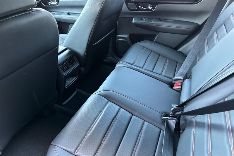 Honda CR-V Hybrid Vehicle Full-screen Gallery Image 09