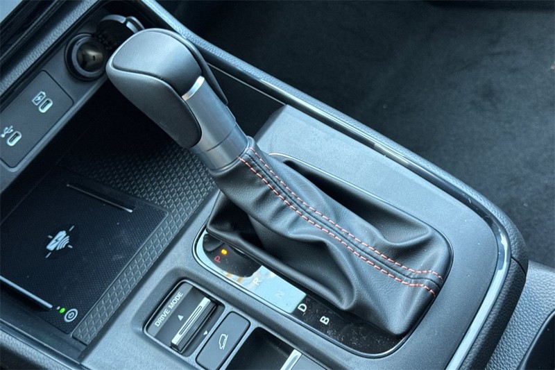 Honda CR-V Hybrid Vehicle Full-screen Gallery Image 19