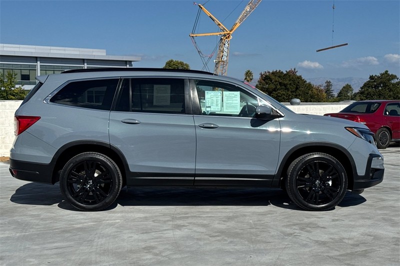 Honda Pilot Vehicle Full-screen Gallery Image 02