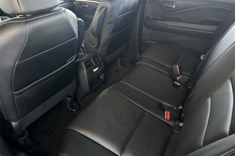 Honda Pilot Vehicle Full-screen Gallery Image 11