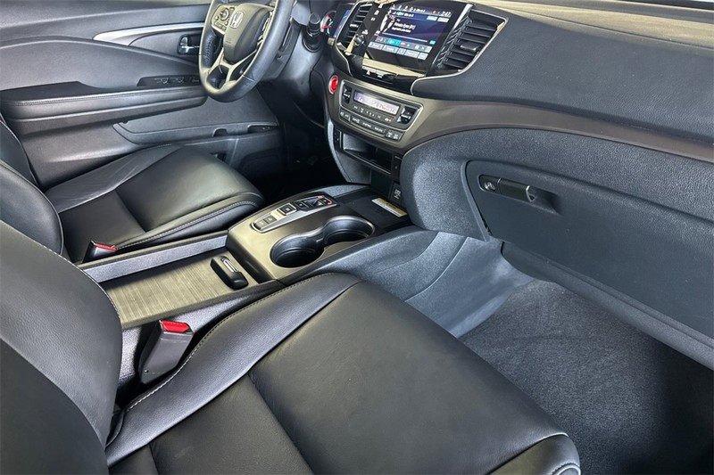 Honda Pilot Vehicle Full-screen Gallery Image 16