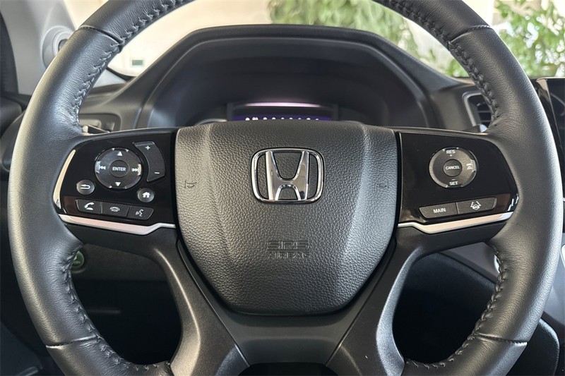 Honda Pilot Vehicle Full-screen Gallery Image 23