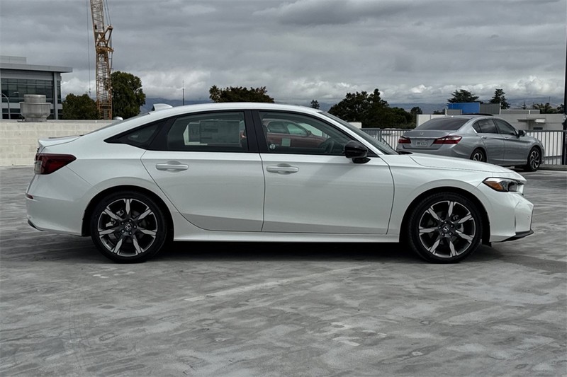 Honda Civic Sedan Hybrid Vehicle Full-screen Gallery Image 03