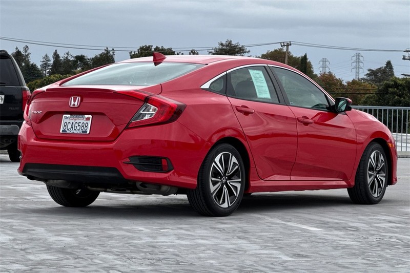 Honda Civic Sedan Vehicle Full-screen Gallery Image 03