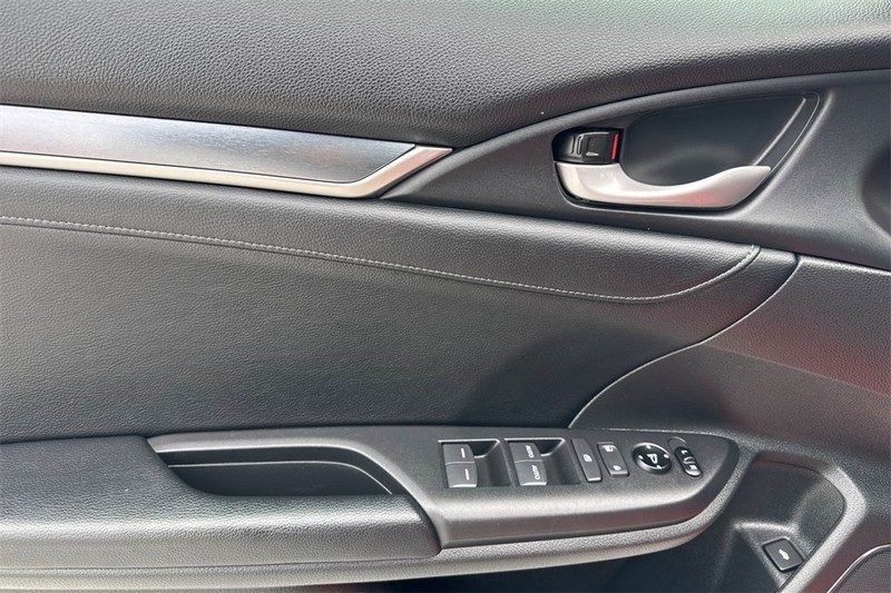 Honda Civic Sedan Vehicle Full-screen Gallery Image 10