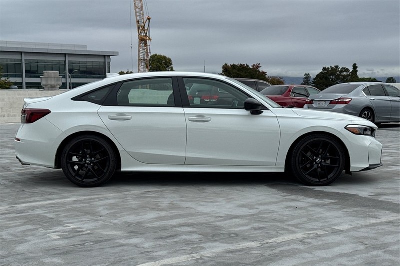 Honda Civic Sedan Vehicle Full-screen Gallery Image 02