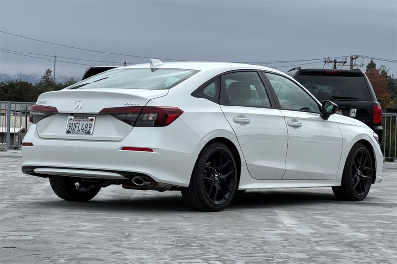 Honda Civic Sedan Vehicle Full-screen Gallery Image 03