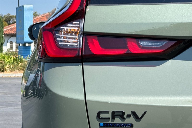 Honda CR-V Hybrid Vehicle Full-screen Gallery Image 06