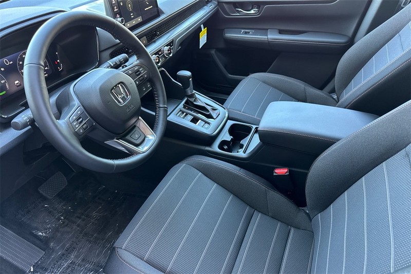 Honda CR-V Hybrid Vehicle Full-screen Gallery Image 07