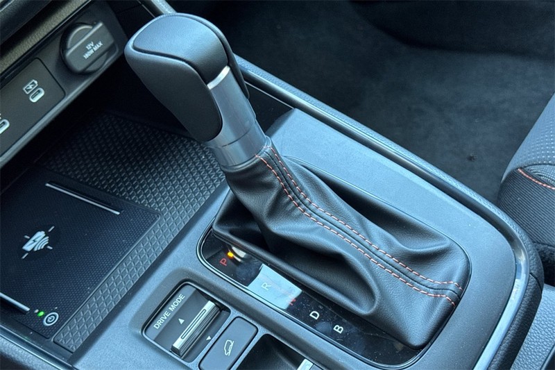 Honda CR-V Hybrid Vehicle Full-screen Gallery Image 18