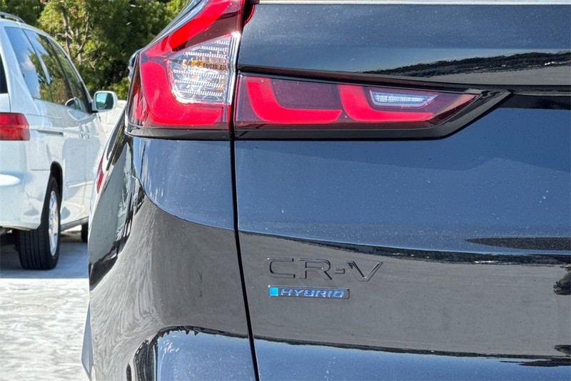 Honda CR-V Hybrid Vehicle Full-screen Gallery Image 06