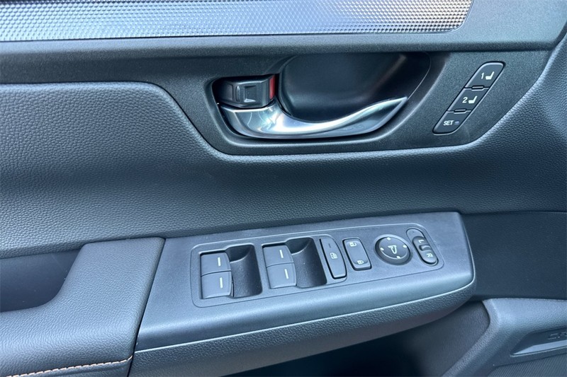 Honda CR-V Hybrid Vehicle Full-screen Gallery Image 08