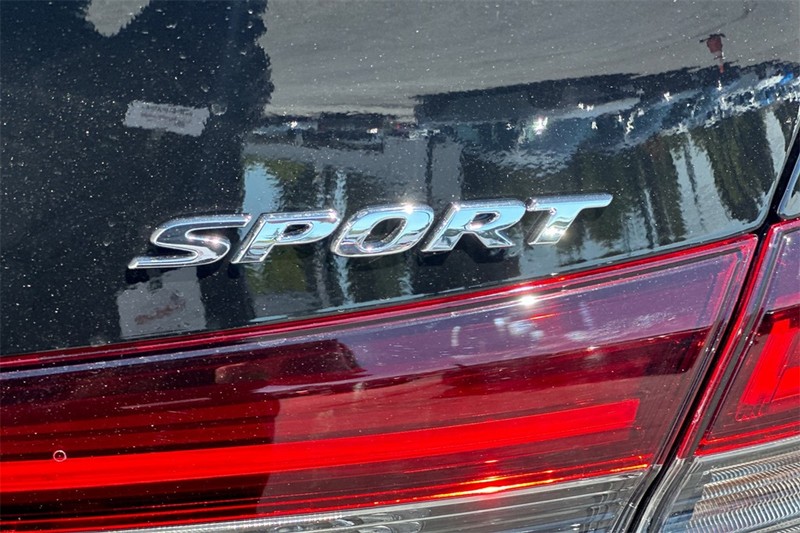 Honda Civic Sedan Vehicle Full-screen Gallery Image 06