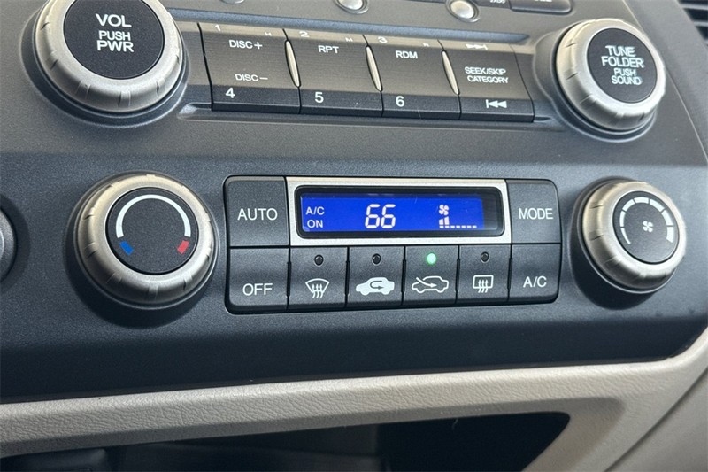 Honda Civic Hybrid Vehicle Full-screen Gallery Image 17