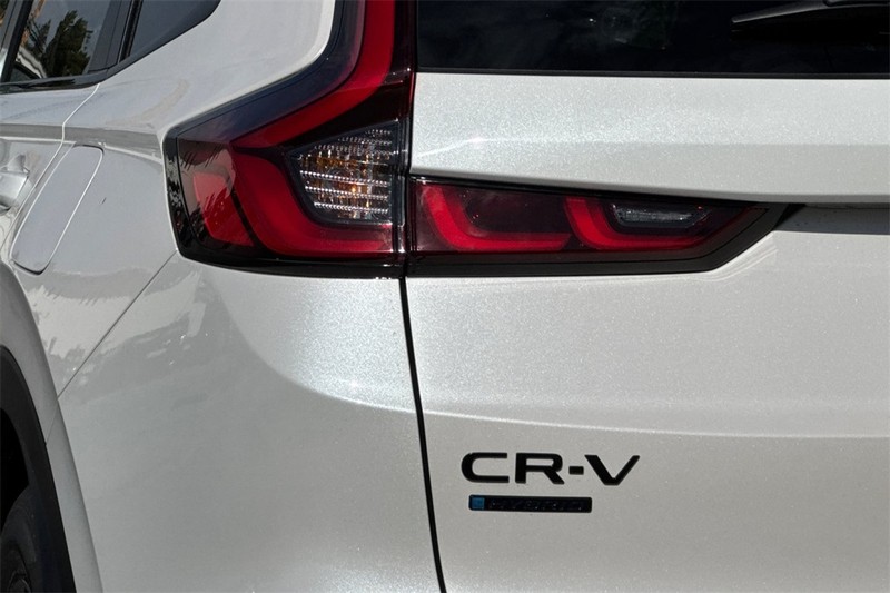 Honda CR-V Hybrid Vehicle Full-screen Gallery Image 06