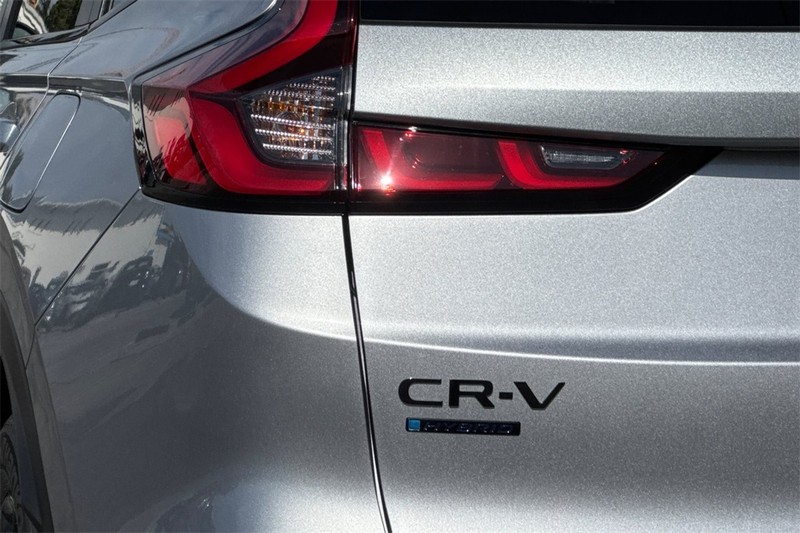 Honda CR-V Hybrid Vehicle Full-screen Gallery Image 06