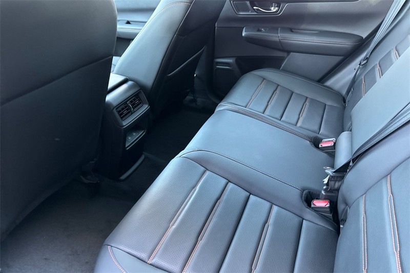 Honda CR-V Hybrid Vehicle Full-screen Gallery Image 09