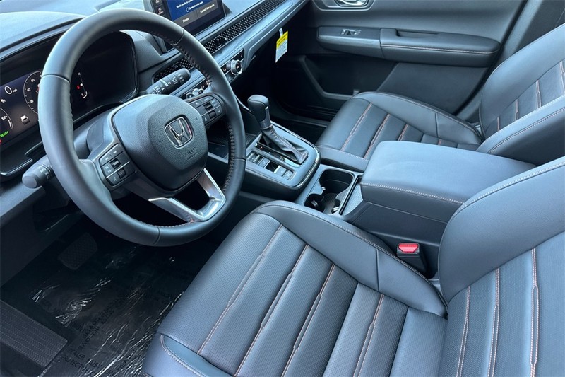 Honda CR-V Hybrid Vehicle Full-screen Gallery Image 07