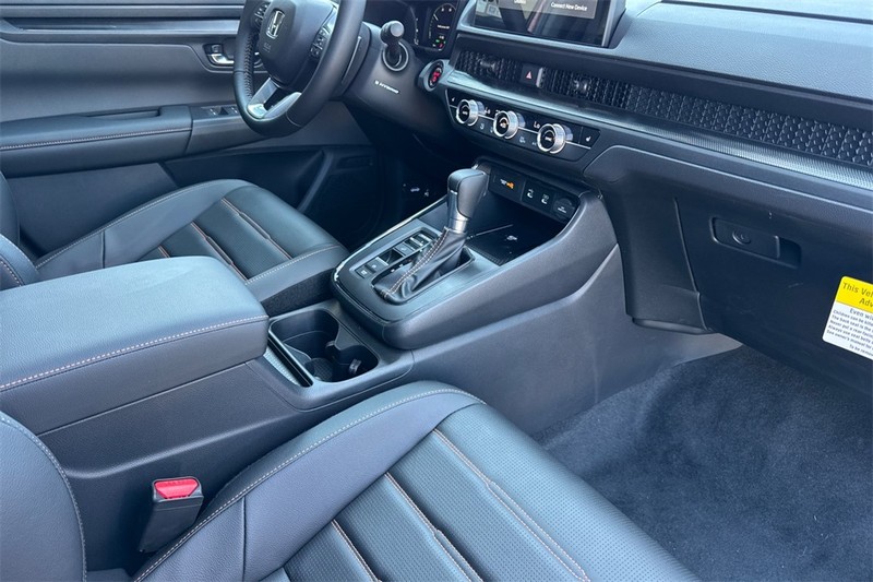 Honda CR-V Hybrid Vehicle Full-screen Gallery Image 13