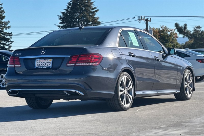 Mercedes-Benz E-Class Vehicle Full-screen Gallery Image 03