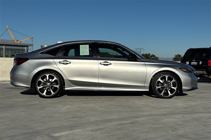 Honda Civic Sedan Hybrid Vehicle Full-screen Gallery Image 02