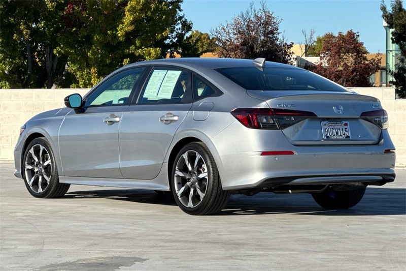 Honda Civic Sedan Hybrid Vehicle Full-screen Gallery Image 05