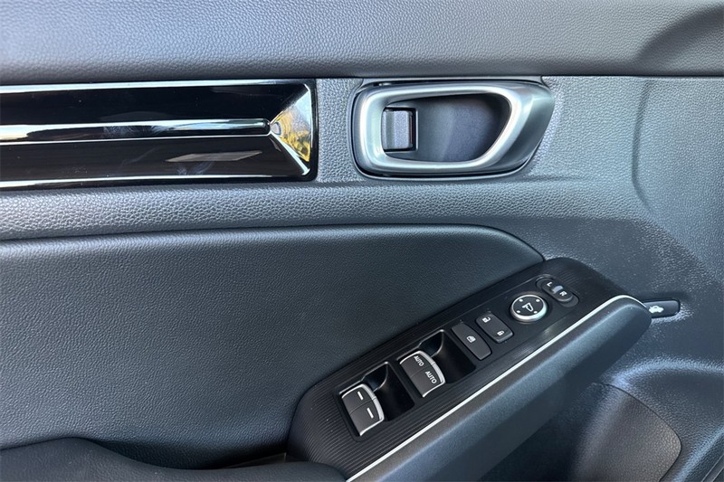 Honda Civic Sedan Hybrid Vehicle Full-screen Gallery Image 10