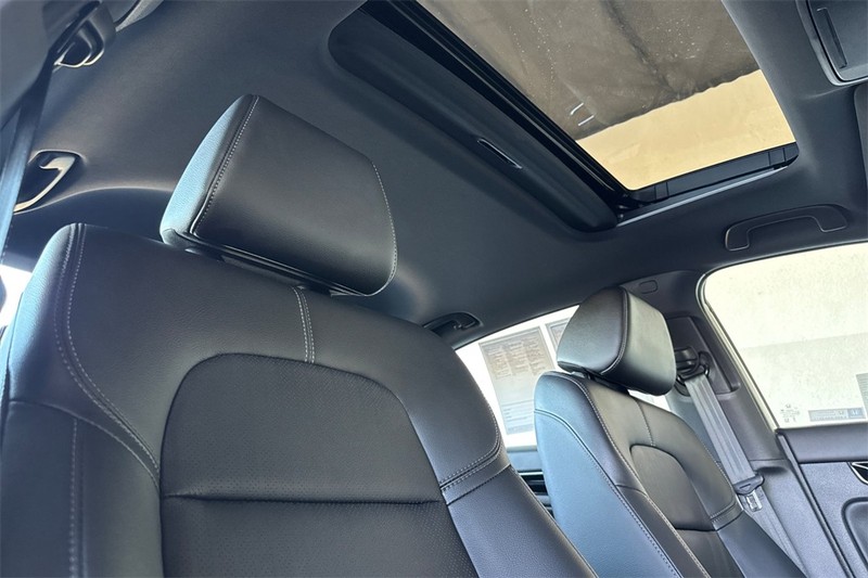 Honda Civic Sedan Hybrid Vehicle Full-screen Gallery Image 15