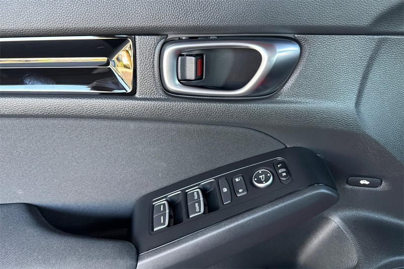 Honda Civic Sedan Hybrid Vehicle Full-screen Gallery Image 10