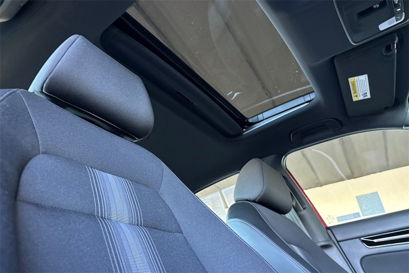 Honda Civic Sedan Hybrid Vehicle Full-screen Gallery Image 15