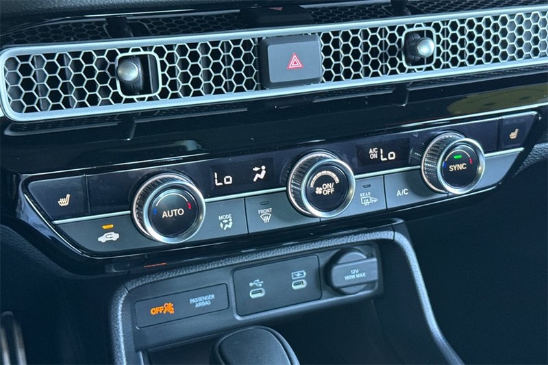 Honda Civic Sedan Hybrid Vehicle Full-screen Gallery Image 18