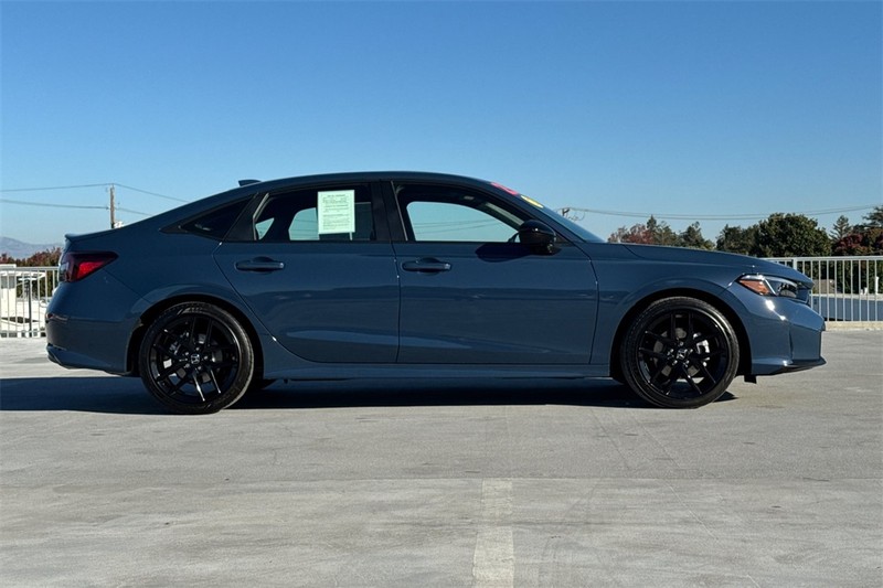 Honda Civic Sedan Hybrid Vehicle Full-screen Gallery Image 02