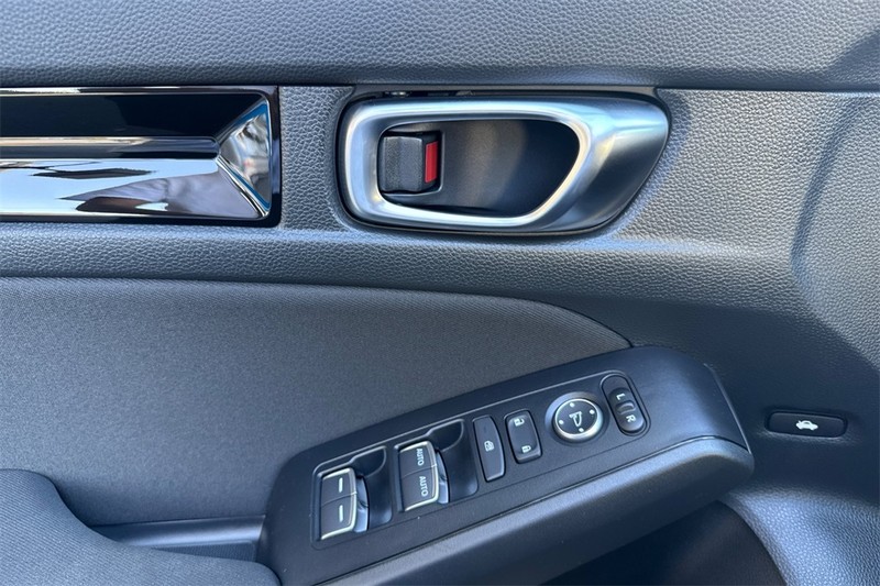 Honda Civic Sedan Hybrid Vehicle Full-screen Gallery Image 10