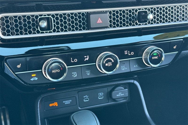 Honda Civic Sedan Hybrid Vehicle Full-screen Gallery Image 18