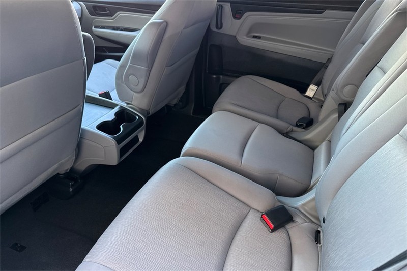 Honda Odyssey Vehicle Full-screen Gallery Image 11