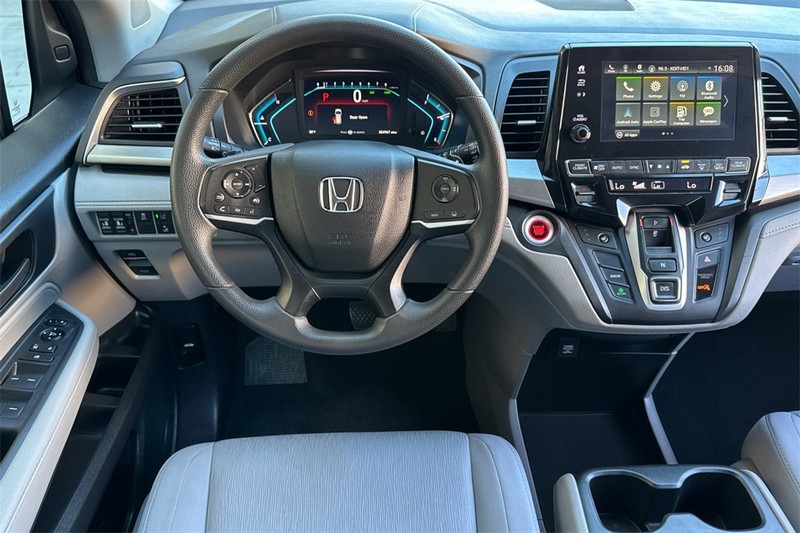 Honda Odyssey Vehicle Full-screen Gallery Image 13