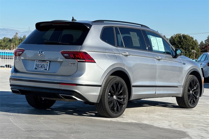 Volkswagen Tiguan Vehicle Full-screen Gallery Image 03