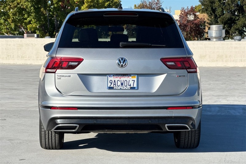 Volkswagen Tiguan Vehicle Full-screen Gallery Image 04