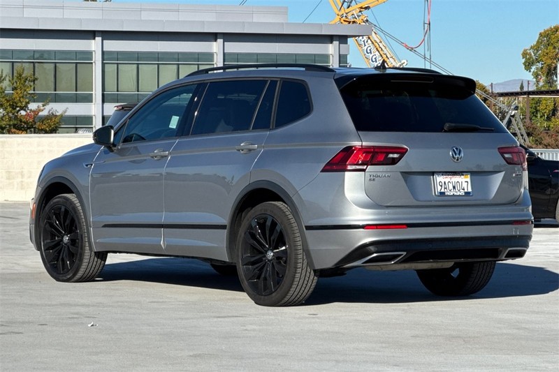 Volkswagen Tiguan Vehicle Full-screen Gallery Image 05