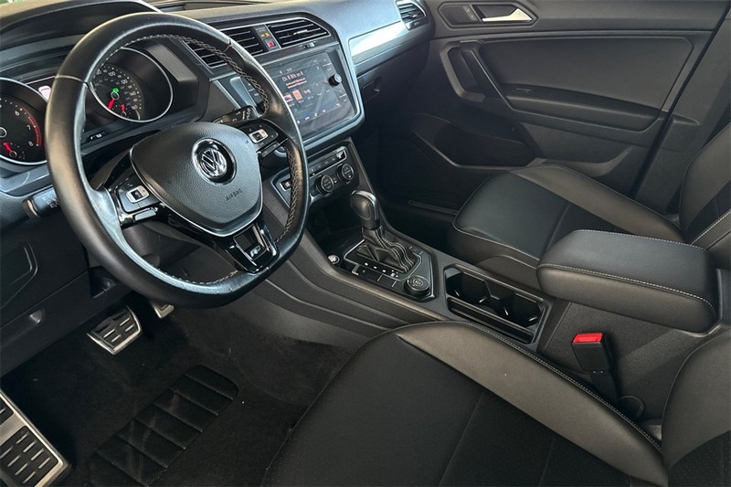 Volkswagen Tiguan Vehicle Full-screen Gallery Image 09