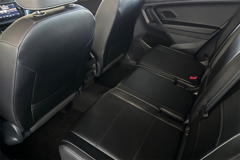 Volkswagen Tiguan Vehicle Full-screen Gallery Image 11