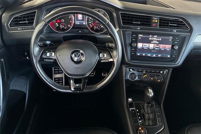 Volkswagen Tiguan Vehicle Full-screen Gallery Image 13