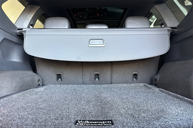 Volkswagen Tiguan Vehicle Full-screen Gallery Image 14