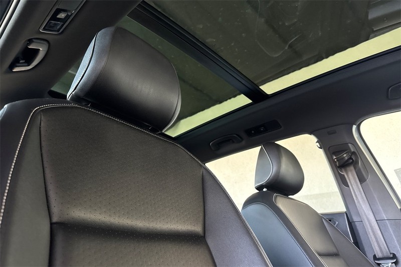 Volkswagen Tiguan Vehicle Full-screen Gallery Image 16