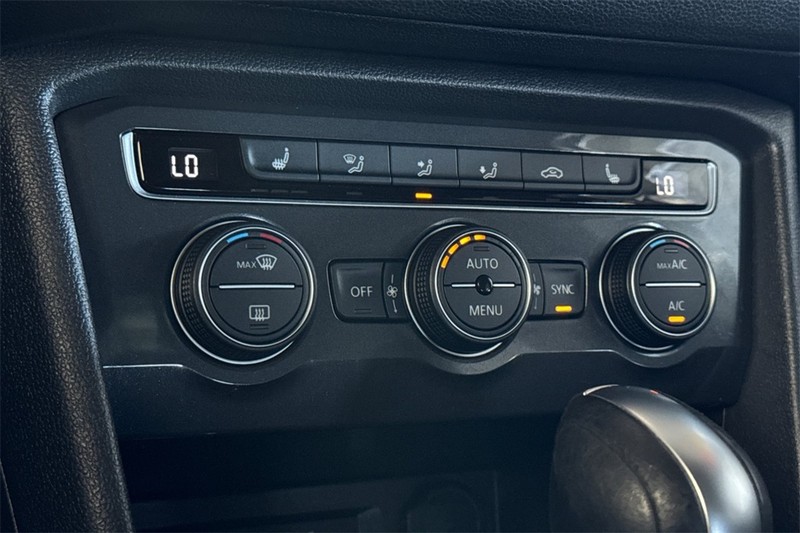 Volkswagen Tiguan Vehicle Full-screen Gallery Image 19