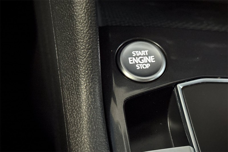 Volkswagen Tiguan Vehicle Full-screen Gallery Image 21